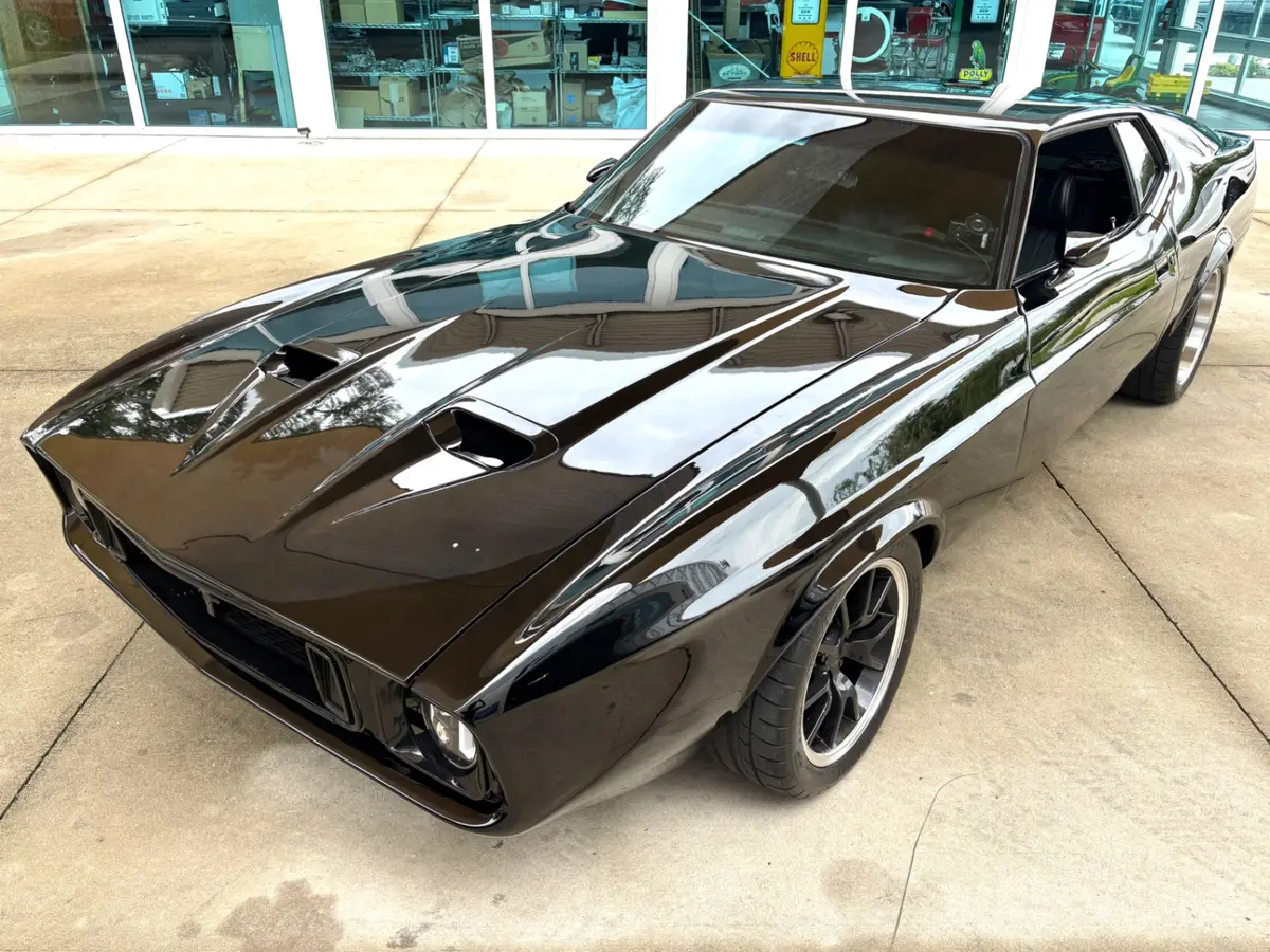 Vehicle photo 20
