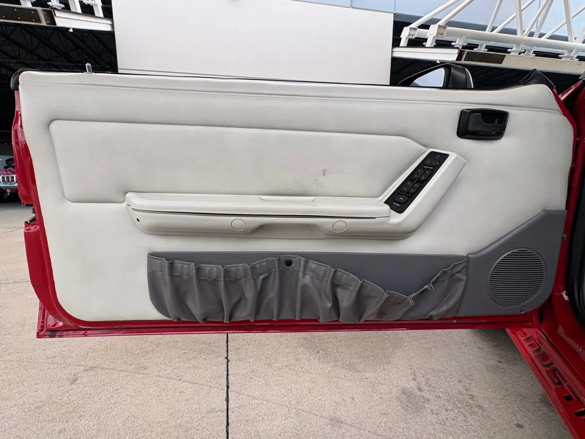 Vehicle photo 37