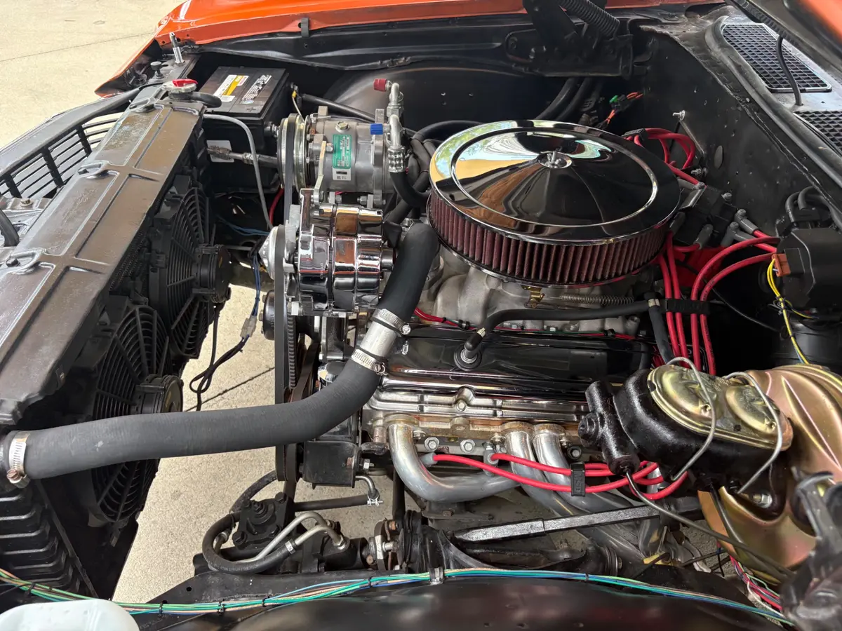 Vehicle photo 30