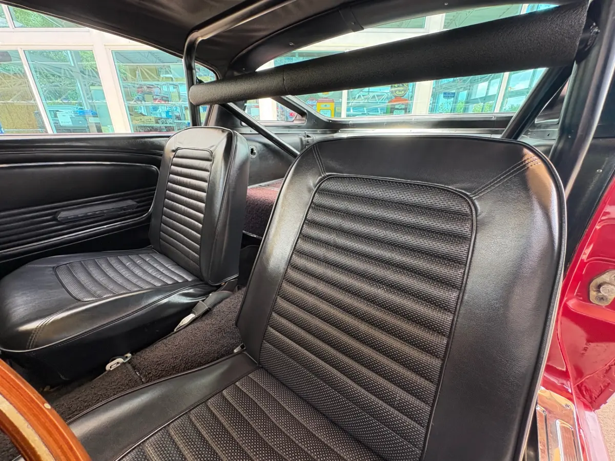 Vehicle photo 35