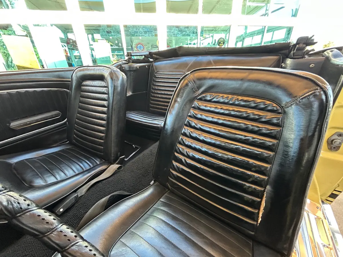 Vehicle photo 26