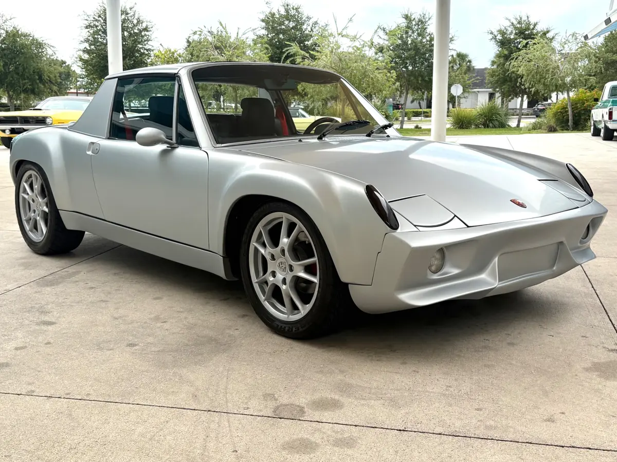 Vehicle photo 4