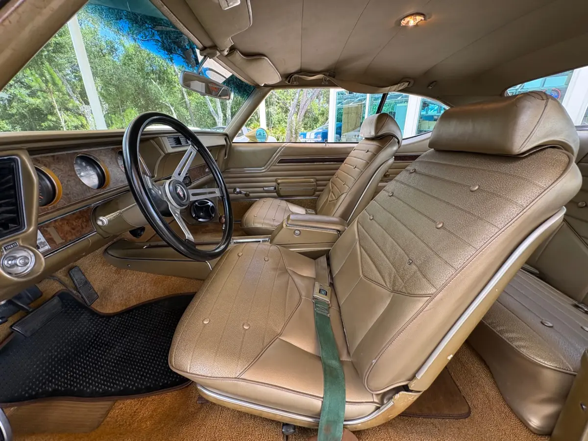 Vehicle photo 34
