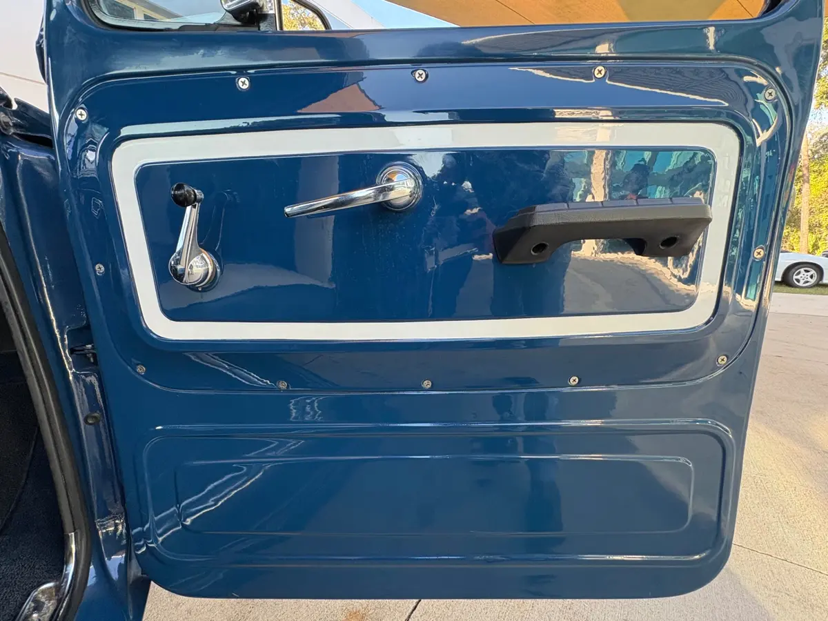 Vehicle photo 36