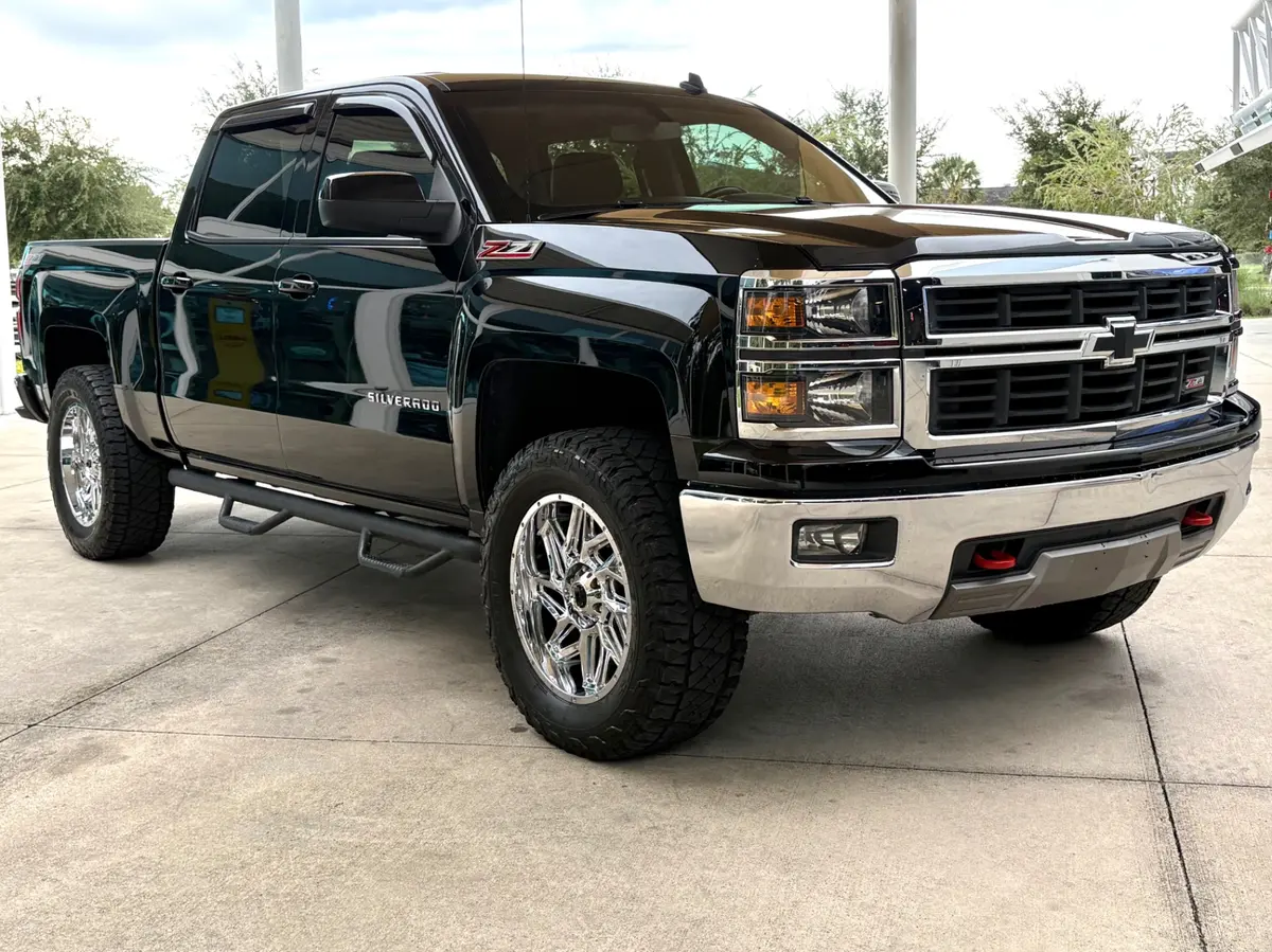 Vehicle photo 4