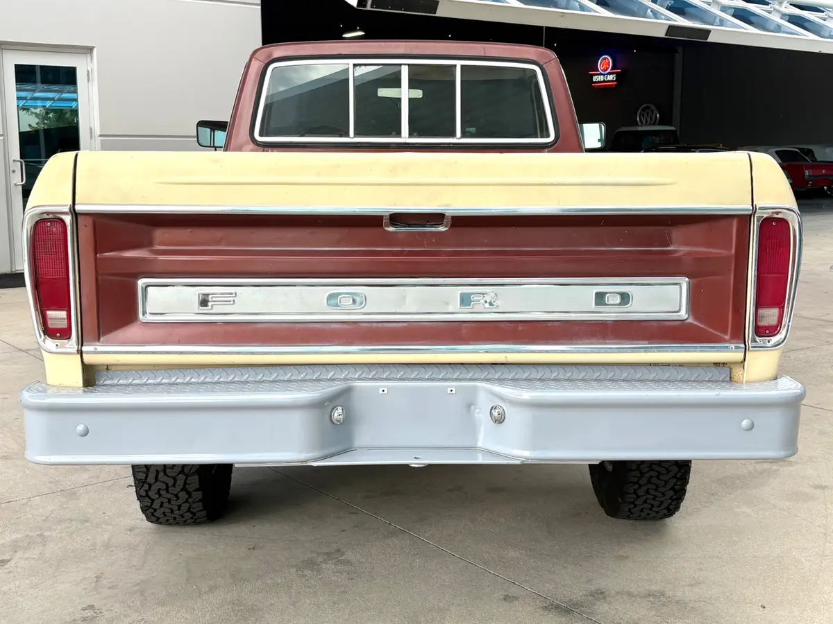 Vehicle photo 7