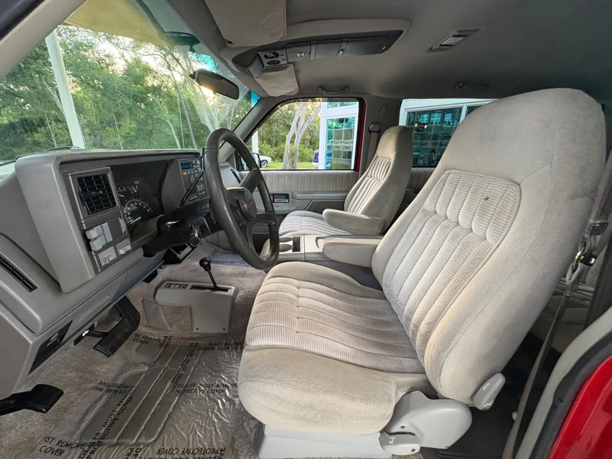 Vehicle photo 30