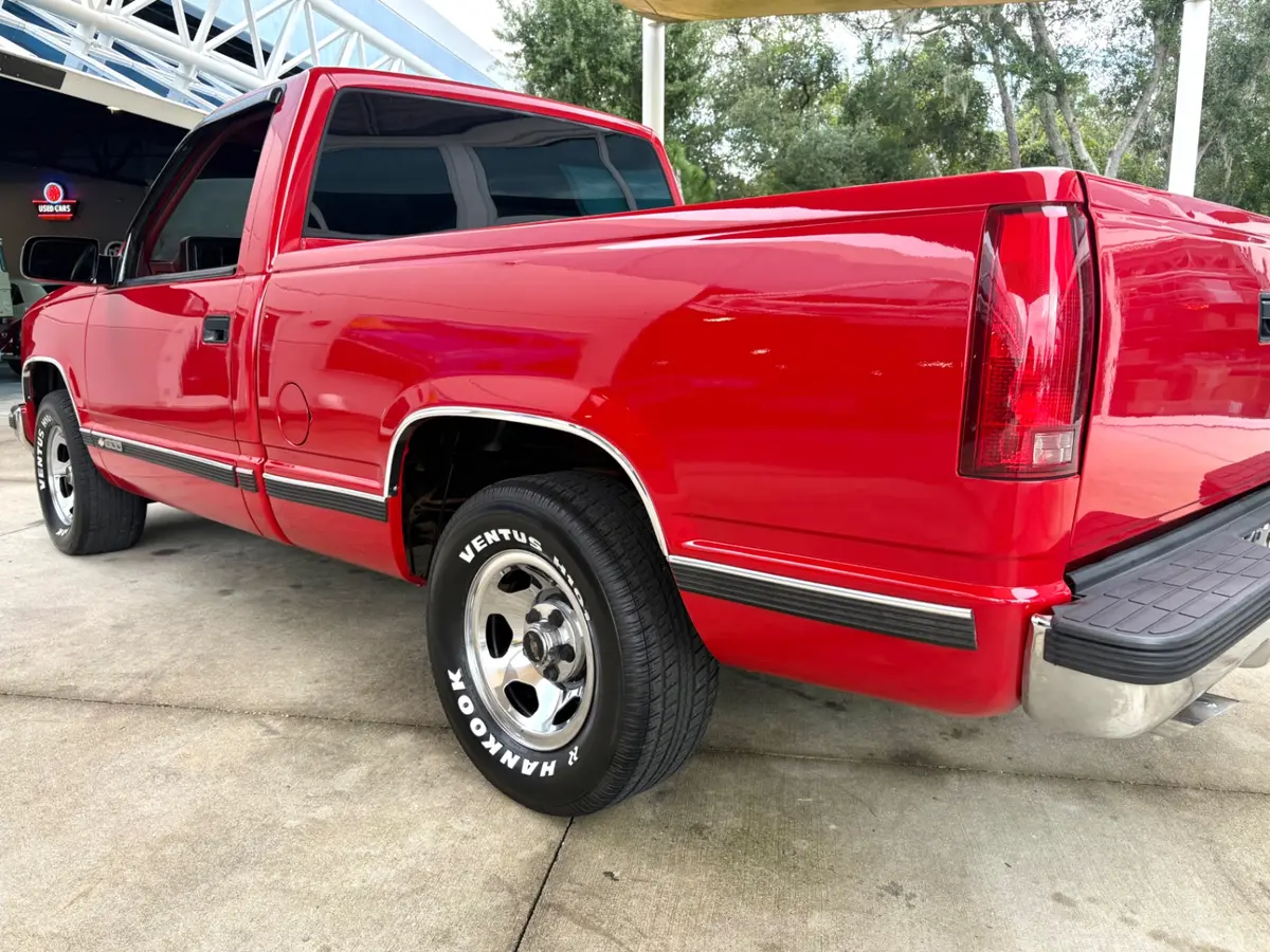 Vehicle photo 15