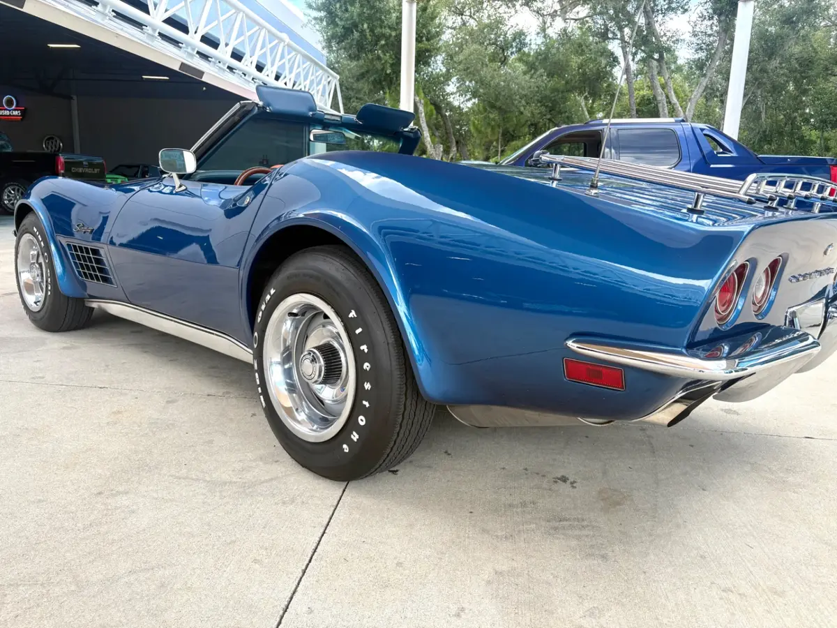 Vehicle photo 15
