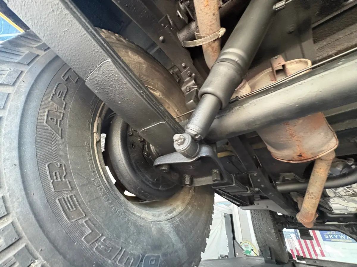 Vehicle photo 43