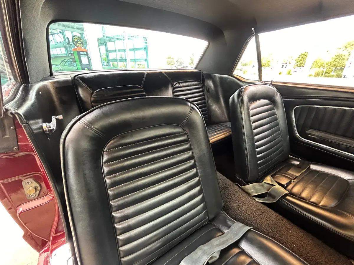 Vehicle photo 23