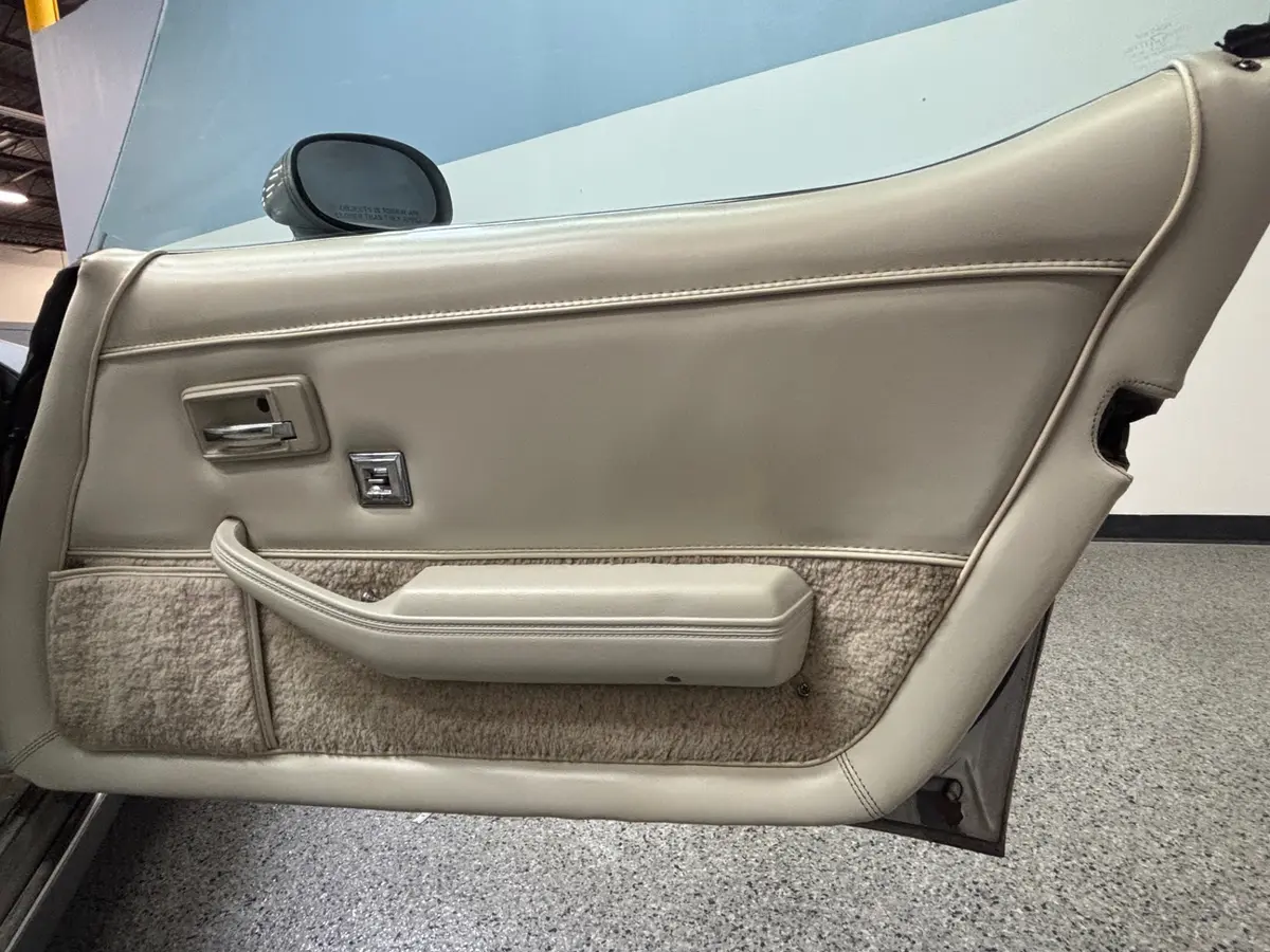 Vehicle photo 28