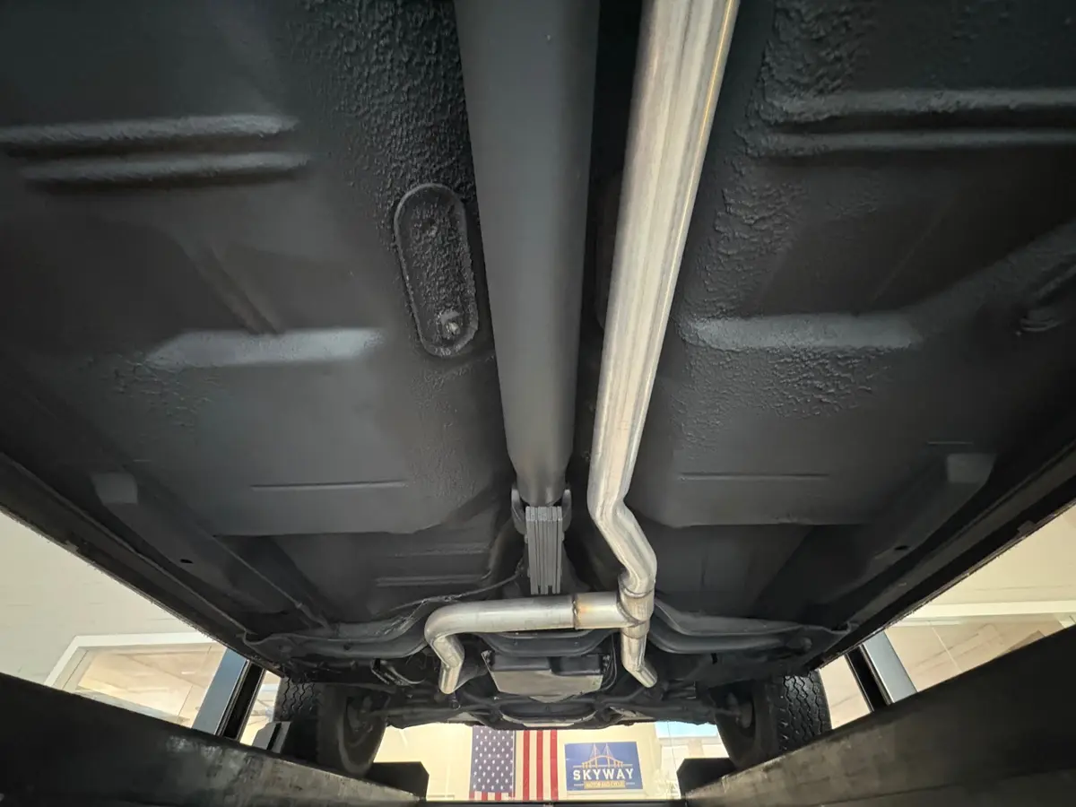 Vehicle photo 46