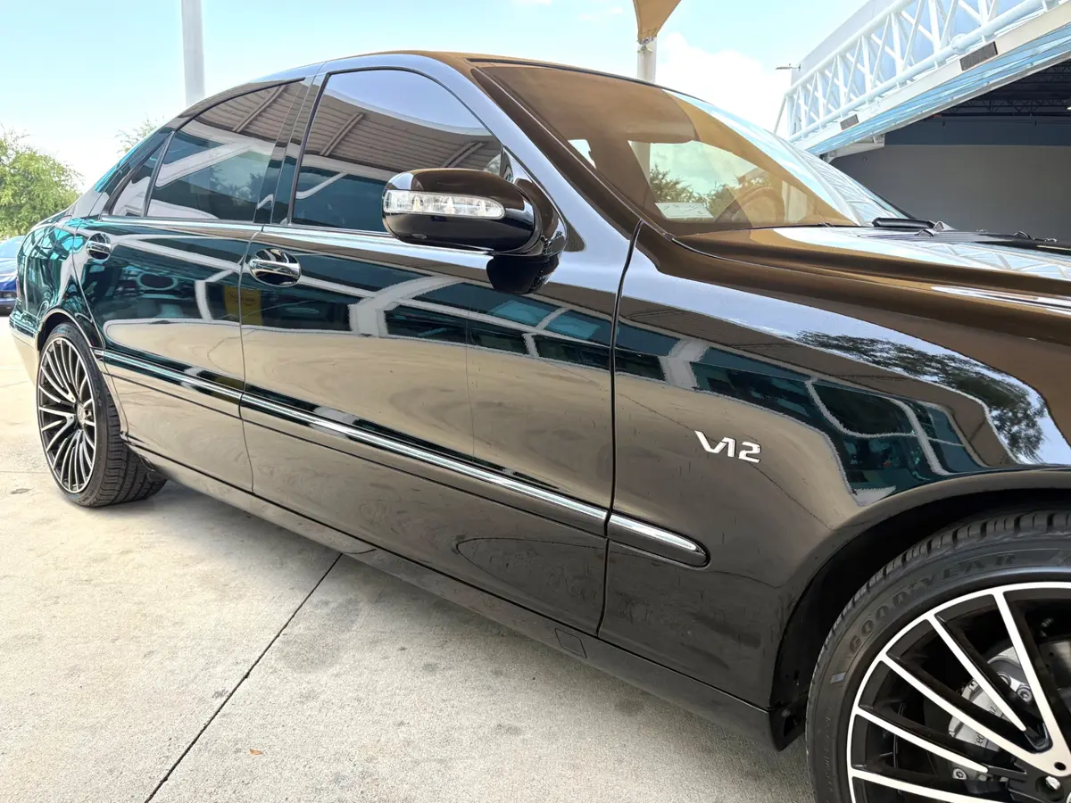 Vehicle photo 18
