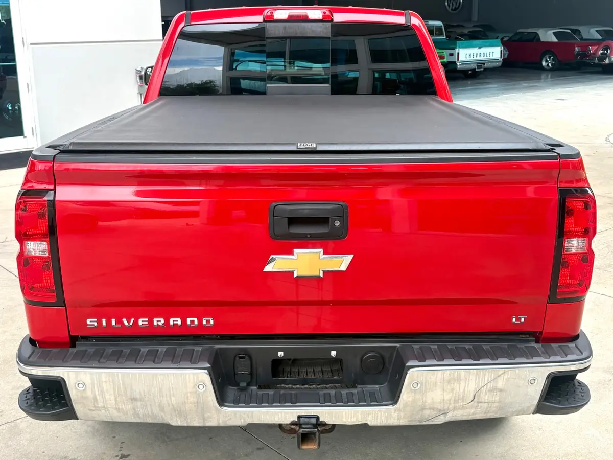Vehicle photo 8