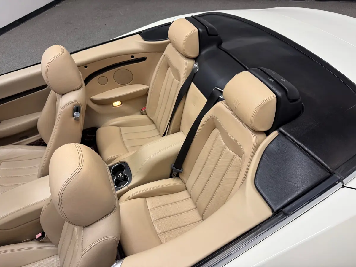 Vehicle photo 25