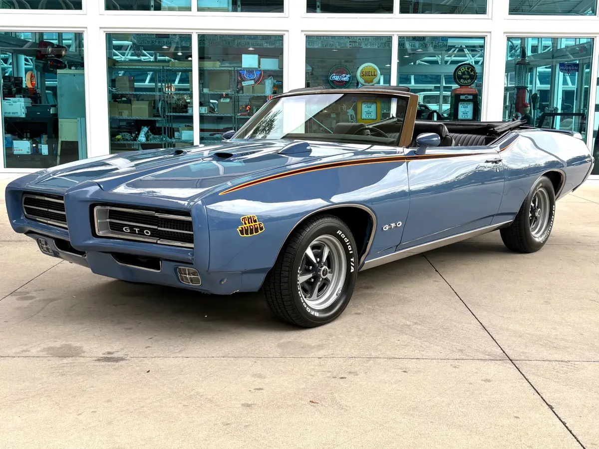 Vehicle photo 1