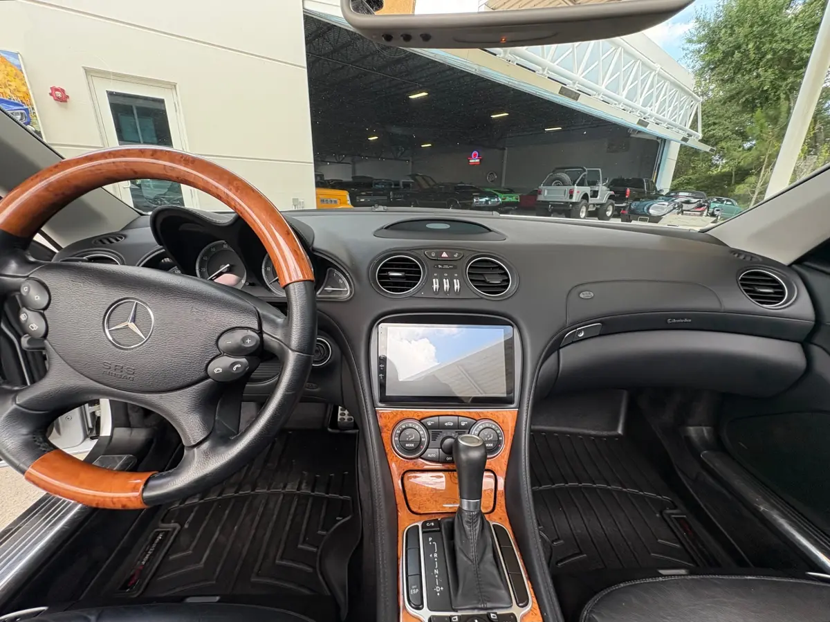 Vehicle photo 42