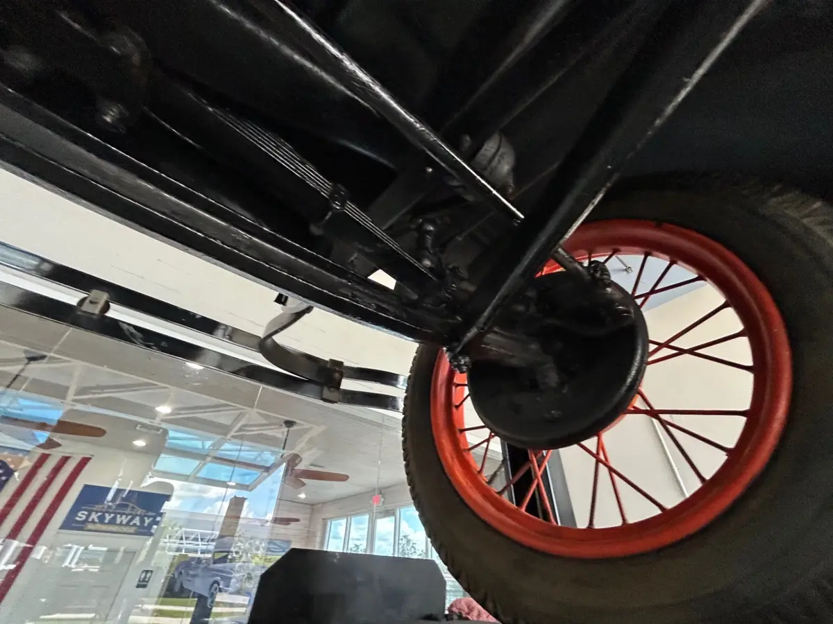 Vehicle photo 46