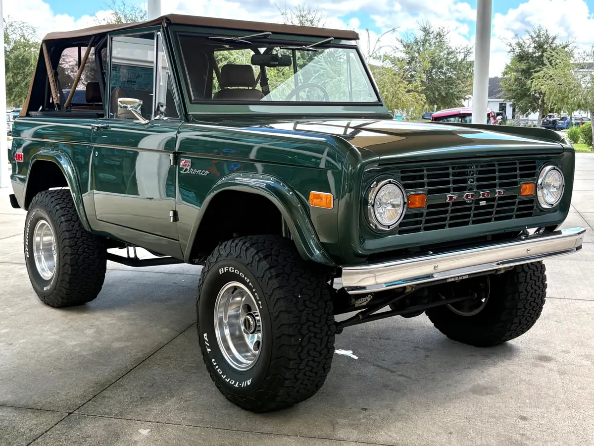 Vehicle photo 11