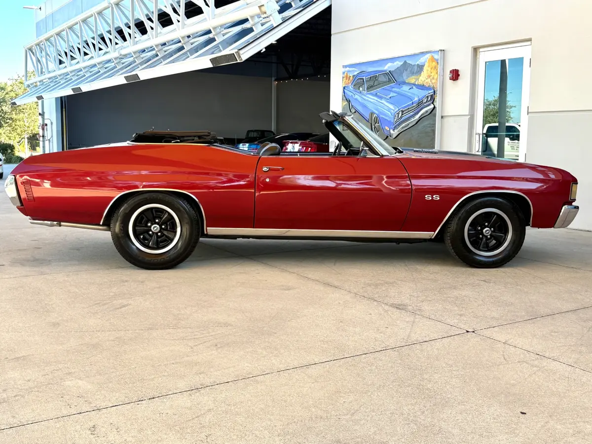 Vehicle photo 5