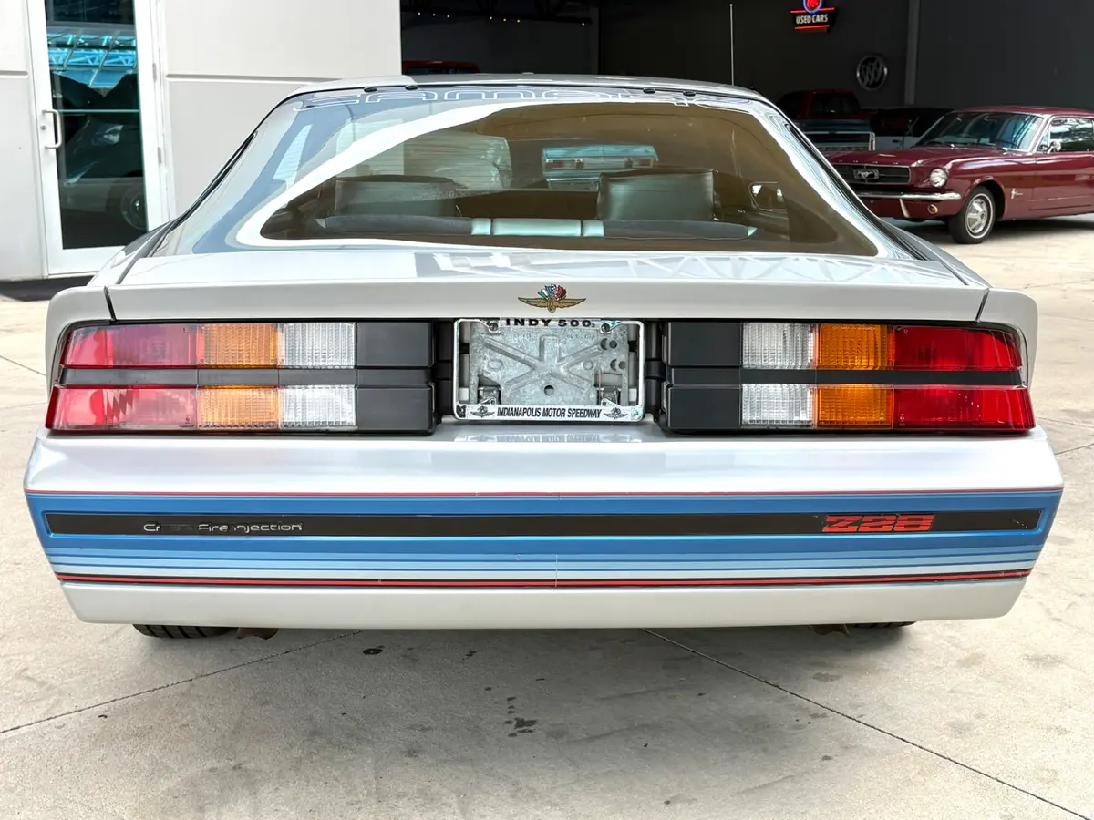 Vehicle photo 7