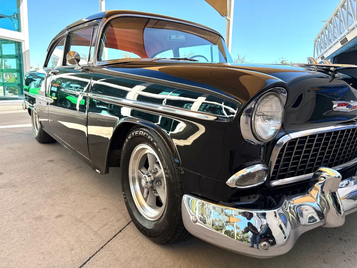 Vehicle photo 19