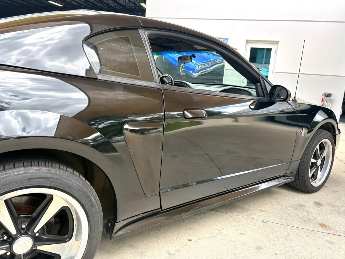 Vehicle photo 17