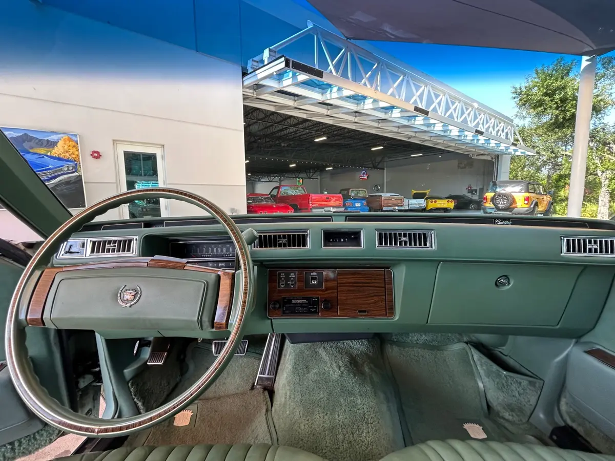 Vehicle photo 32