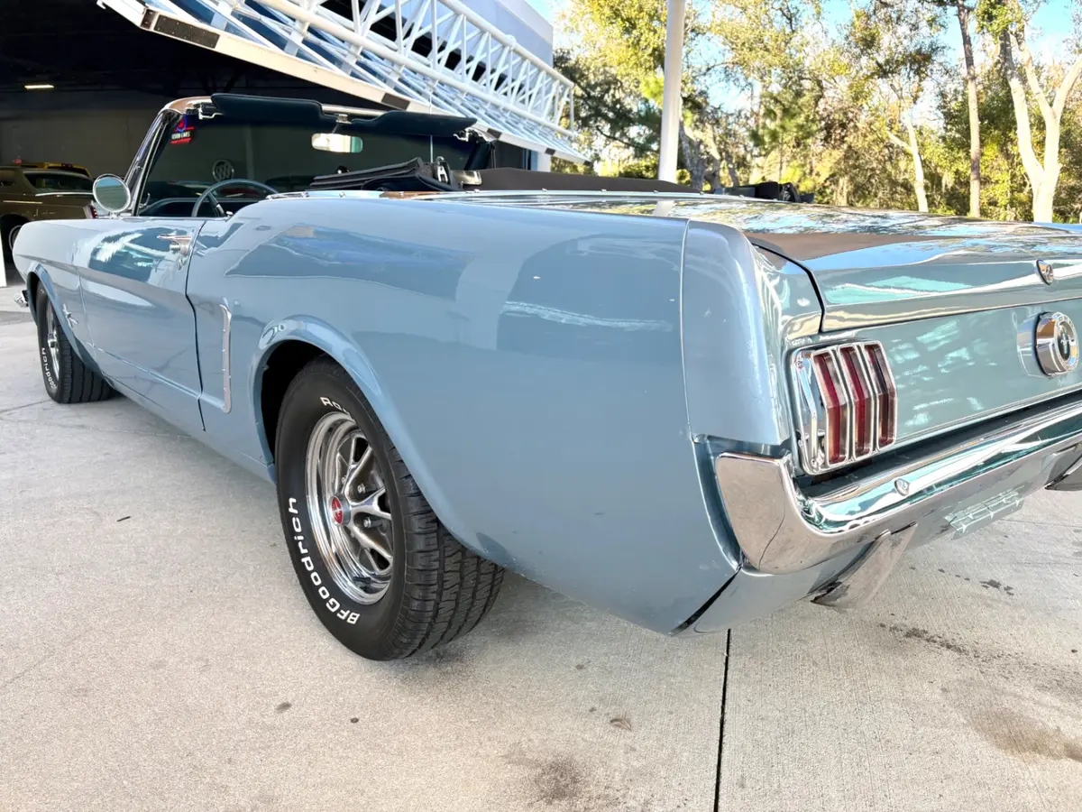 Vehicle photo 16
