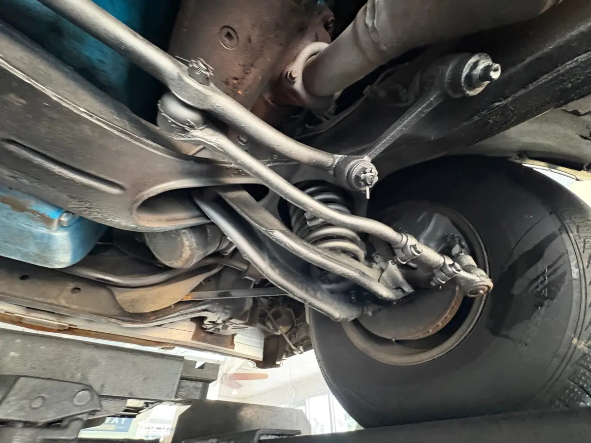 Vehicle photo 54
