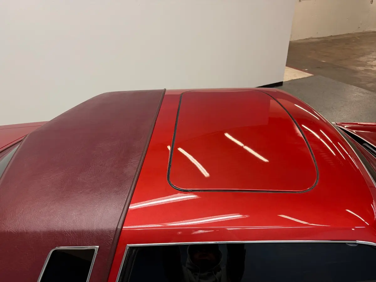 Vehicle photo 23