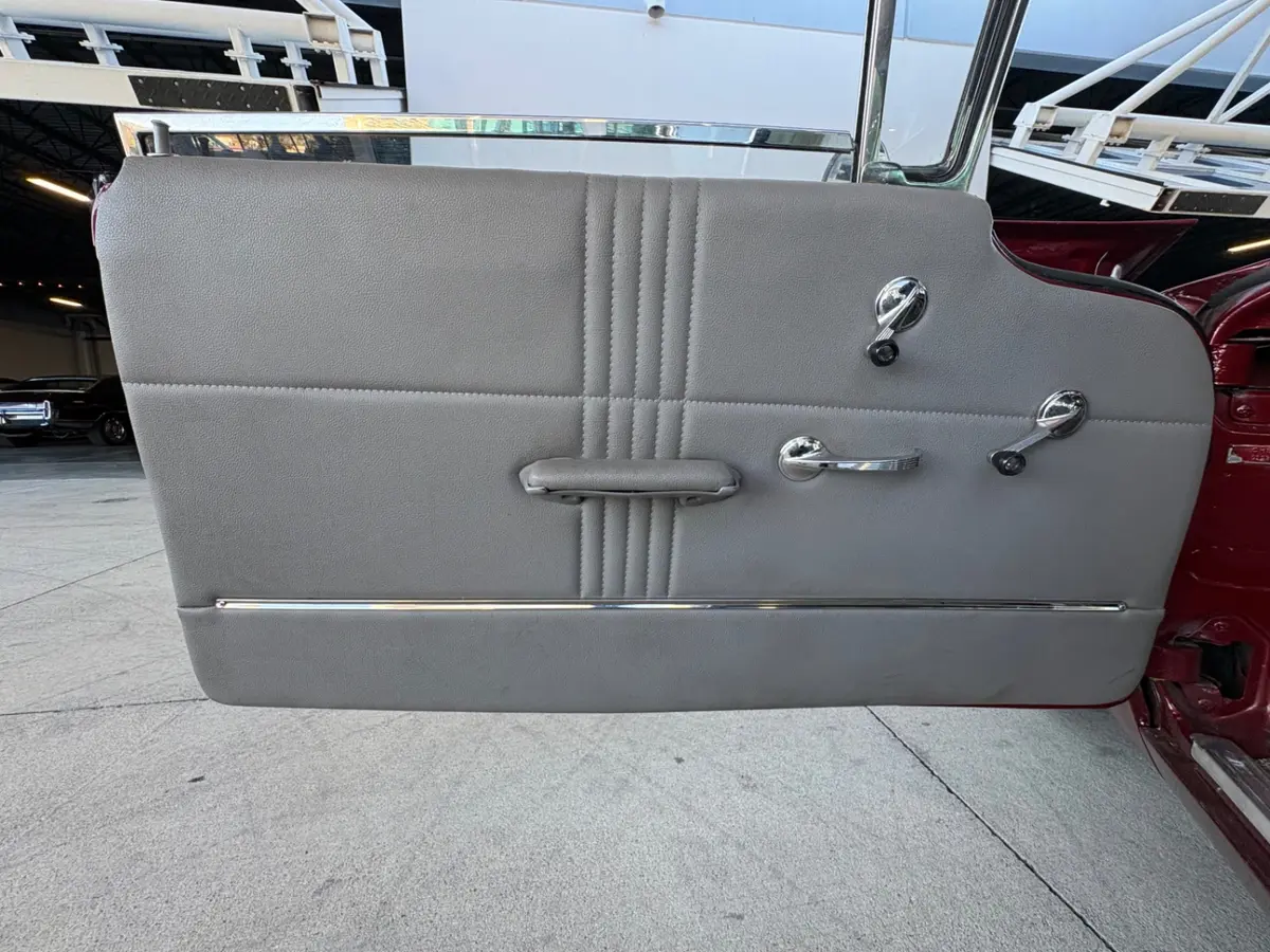 Vehicle photo 29
