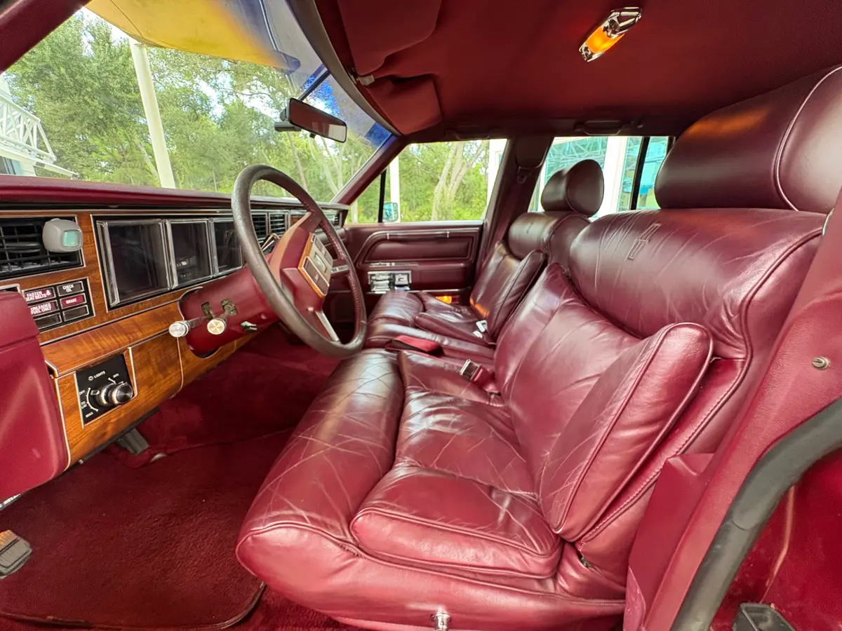 Vehicle photo 35