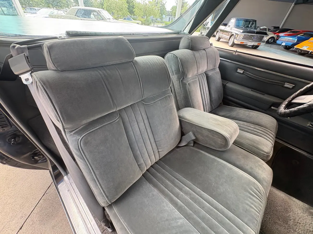 Vehicle photo 38
