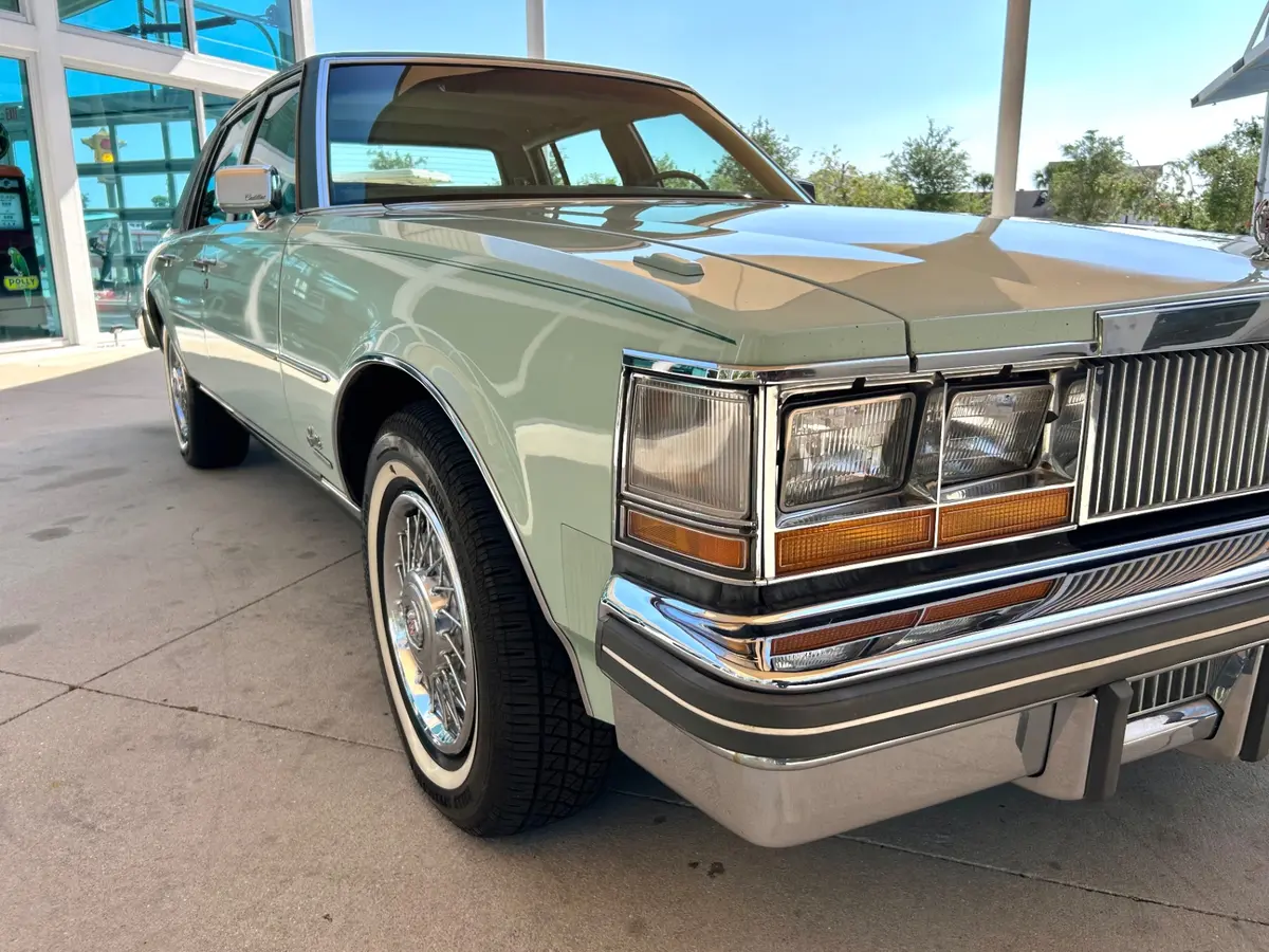 Vehicle photo 17
