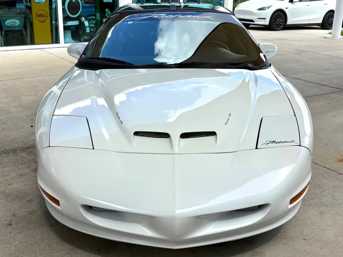 Vehicle photo 3