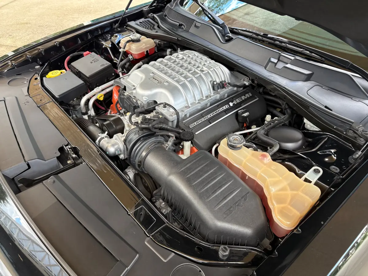 Vehicle photo 28