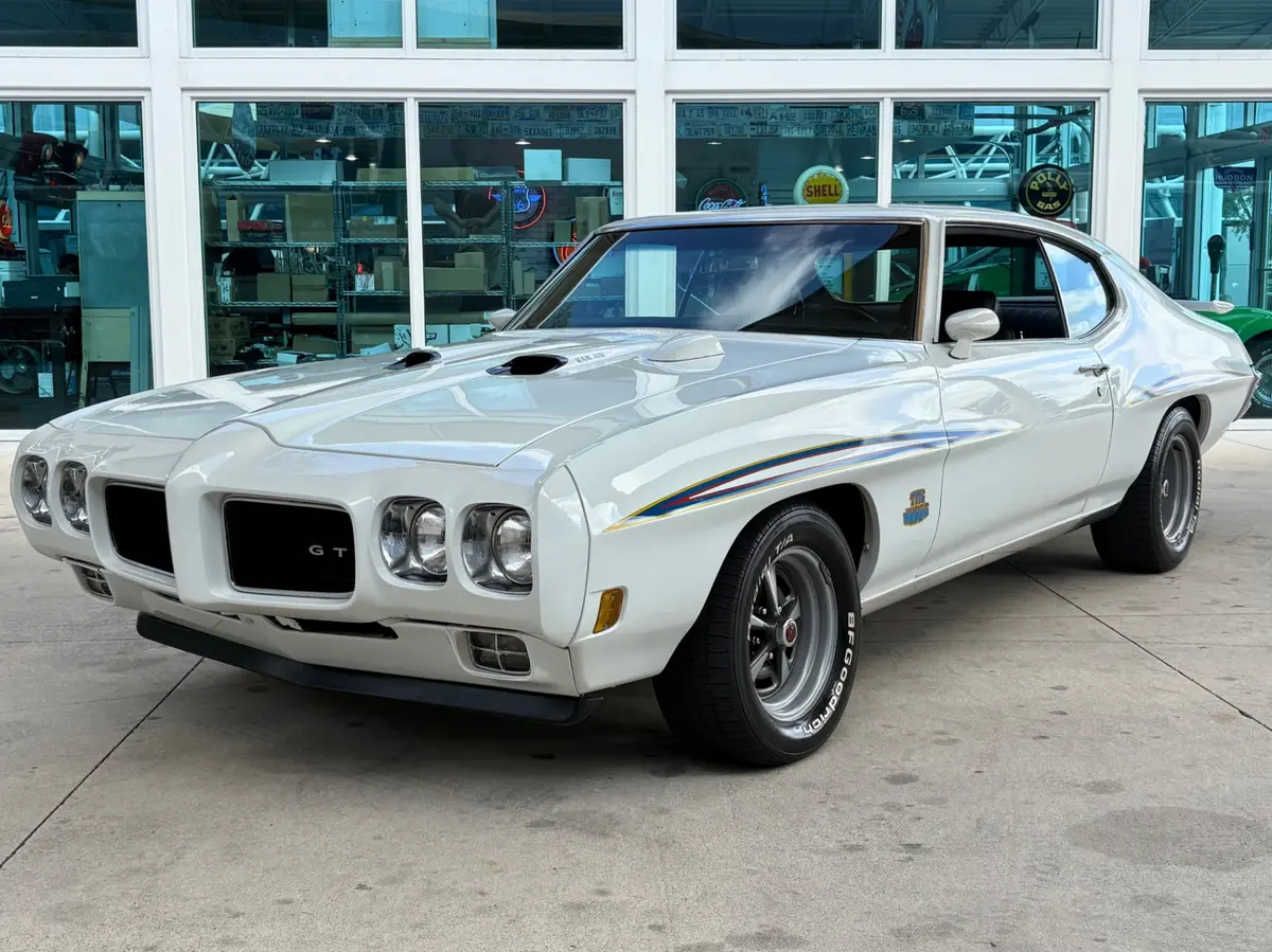 Vehicle photo 1