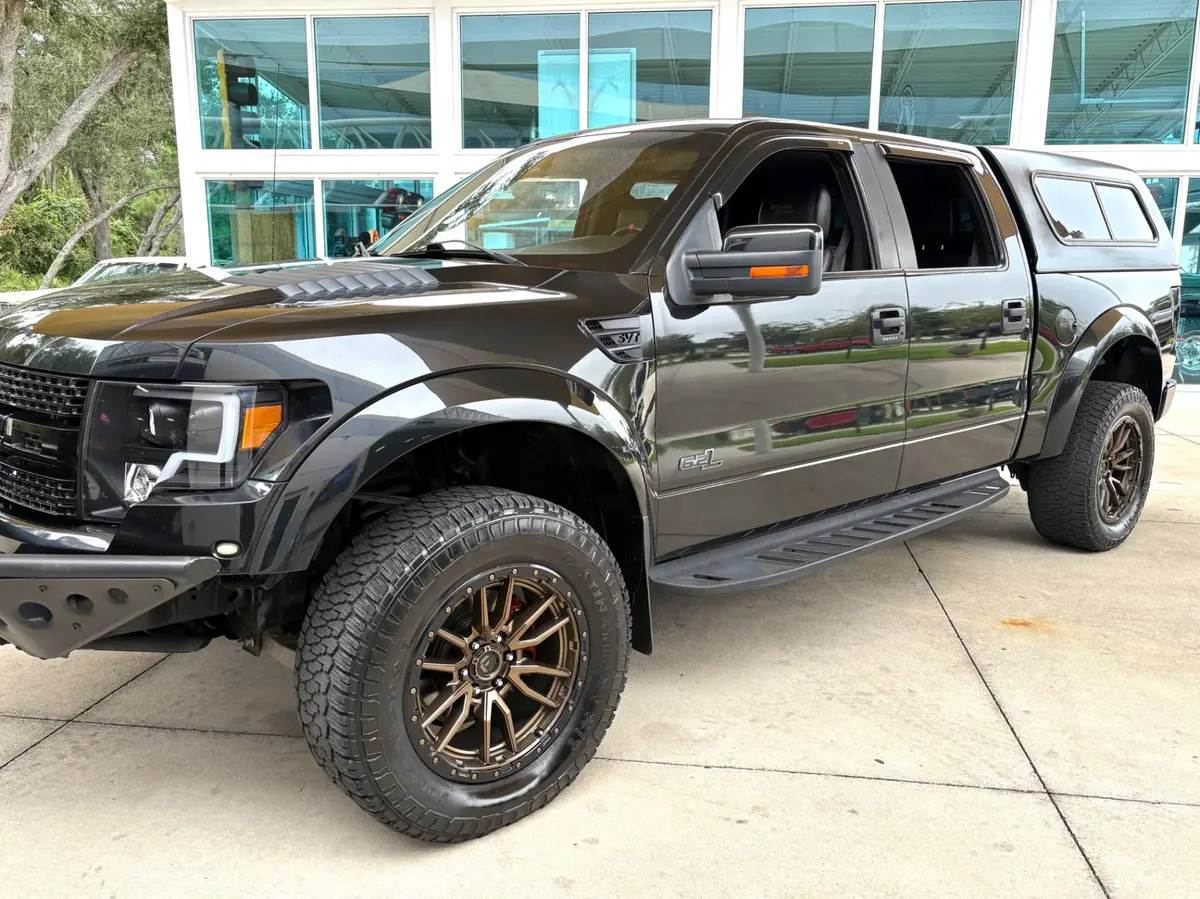 Vehicle photo 12
