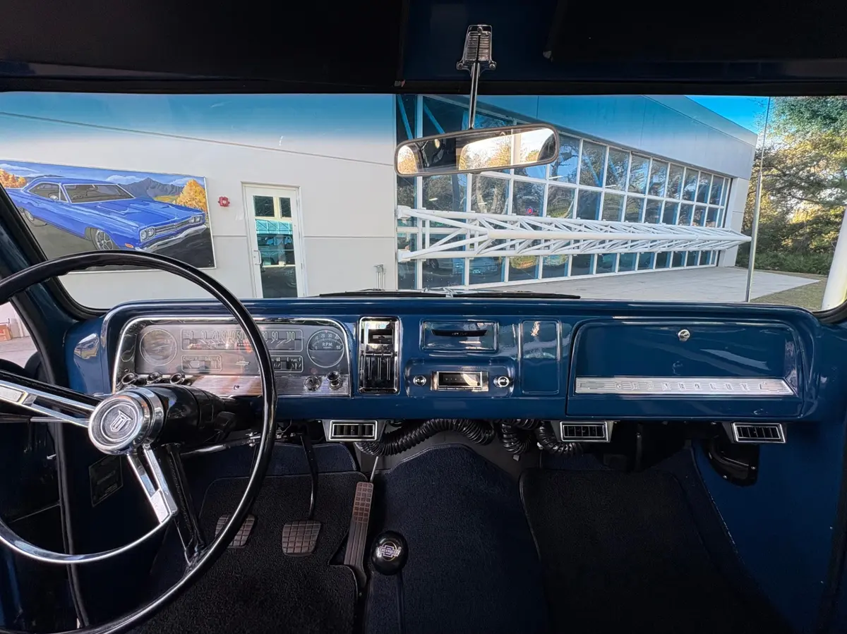 Vehicle photo 35