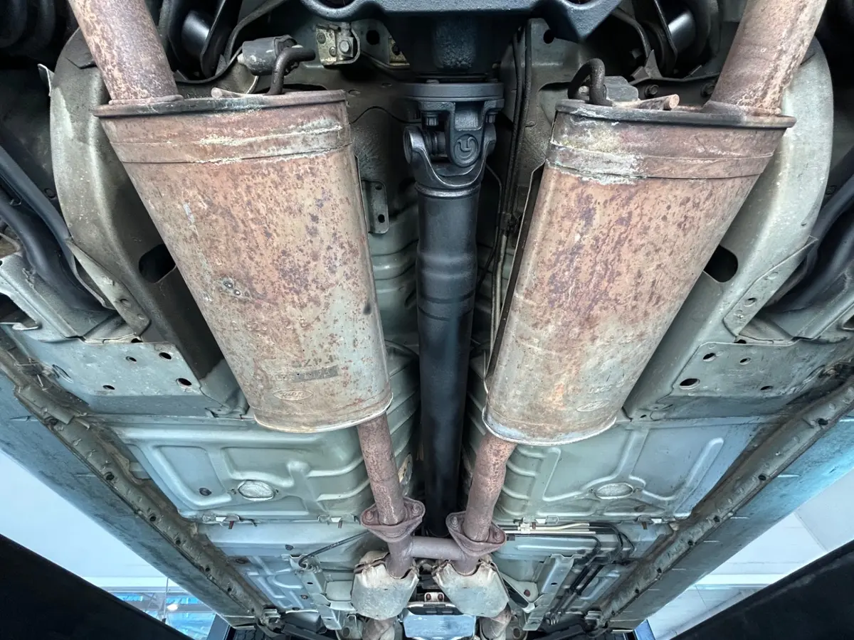 Vehicle photo 32