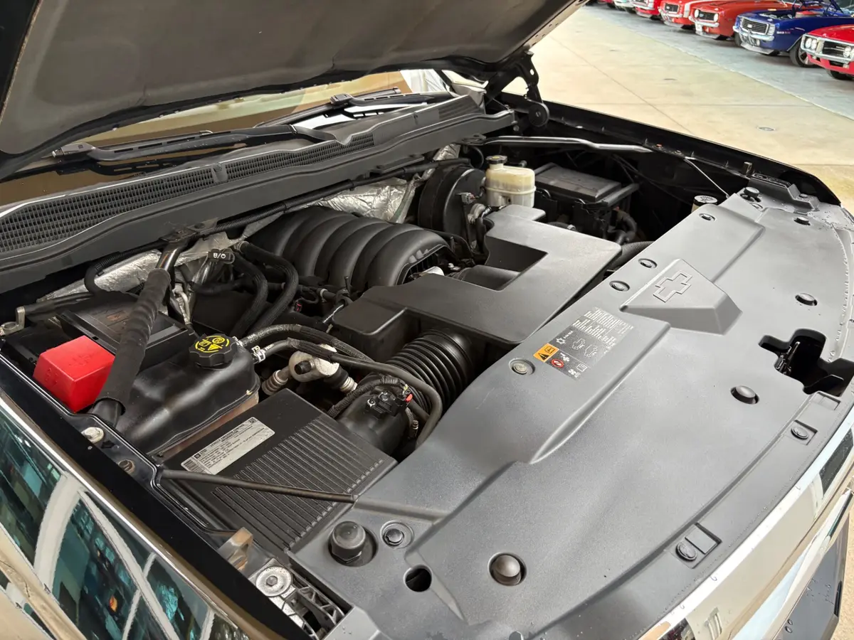 Vehicle photo 26
