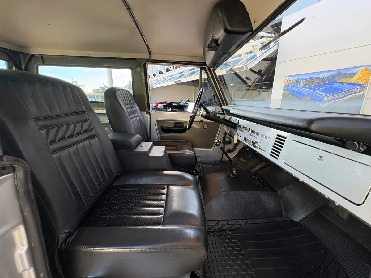 Vehicle photo 38