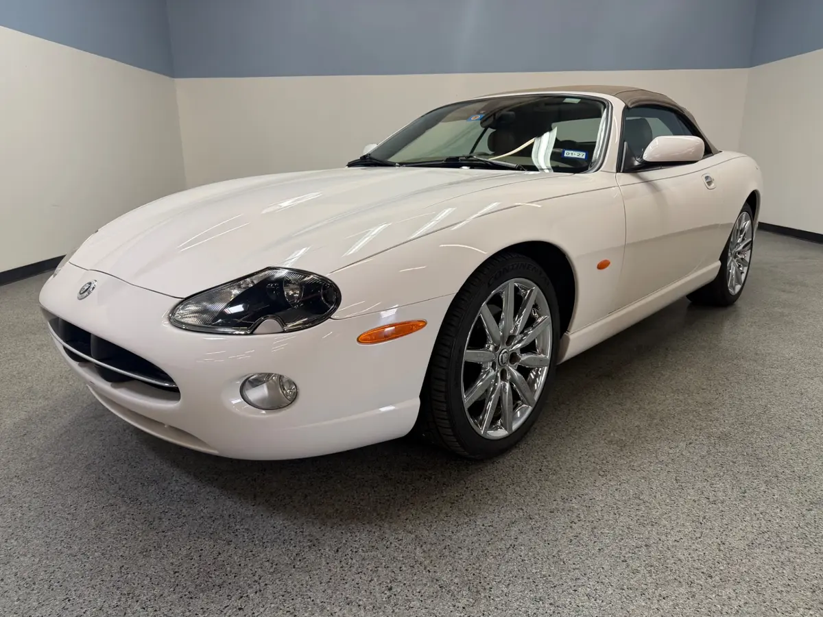 Vehicle photo 3