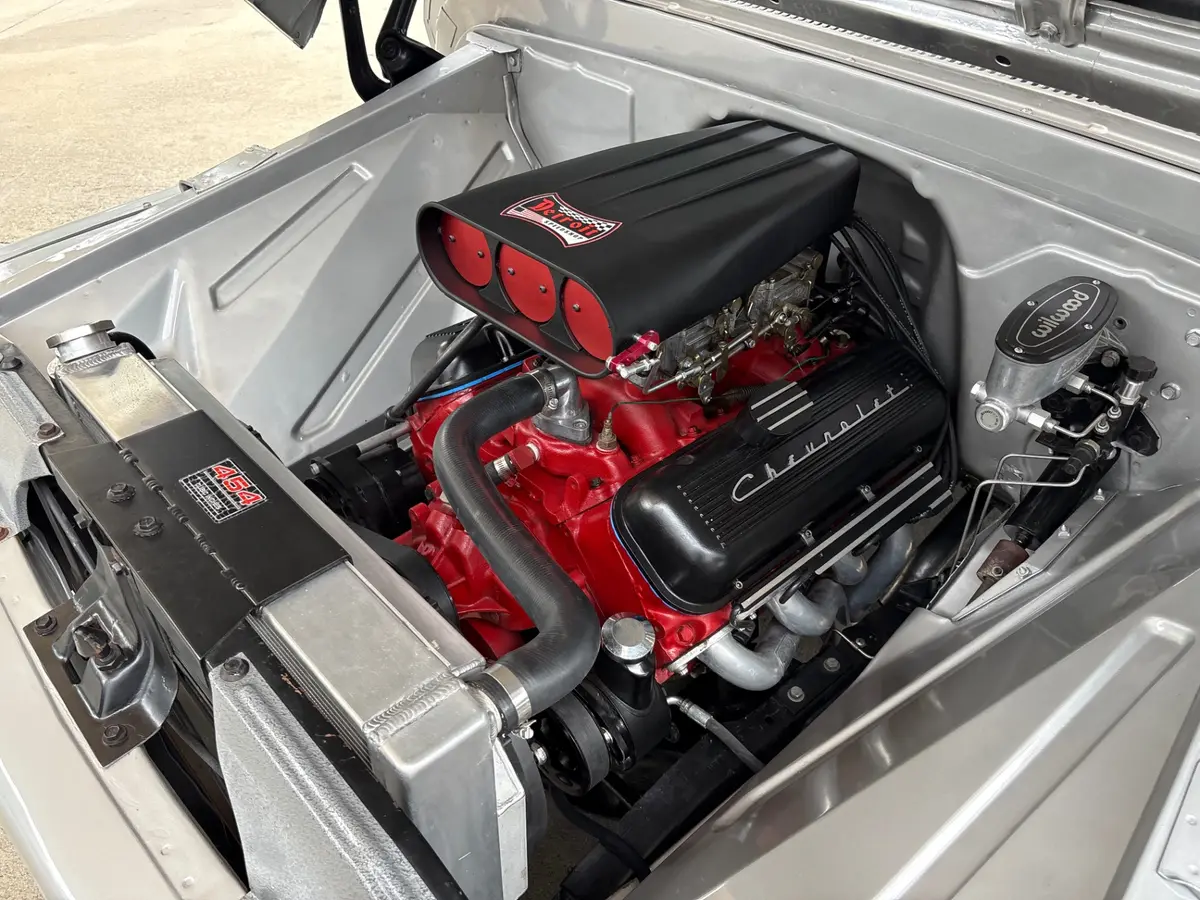 Vehicle photo 26