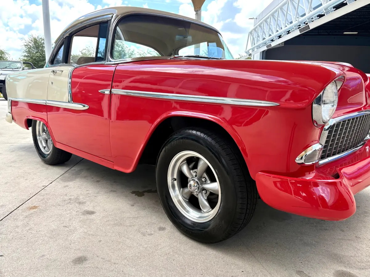 Vehicle photo 17