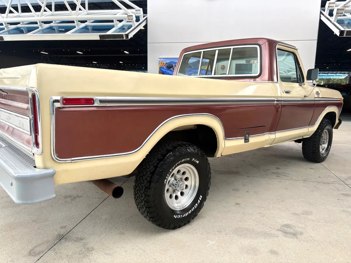 Vehicle photo 16