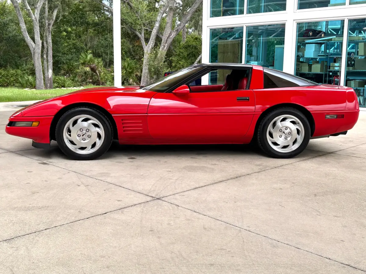 Vehicle photo 11
