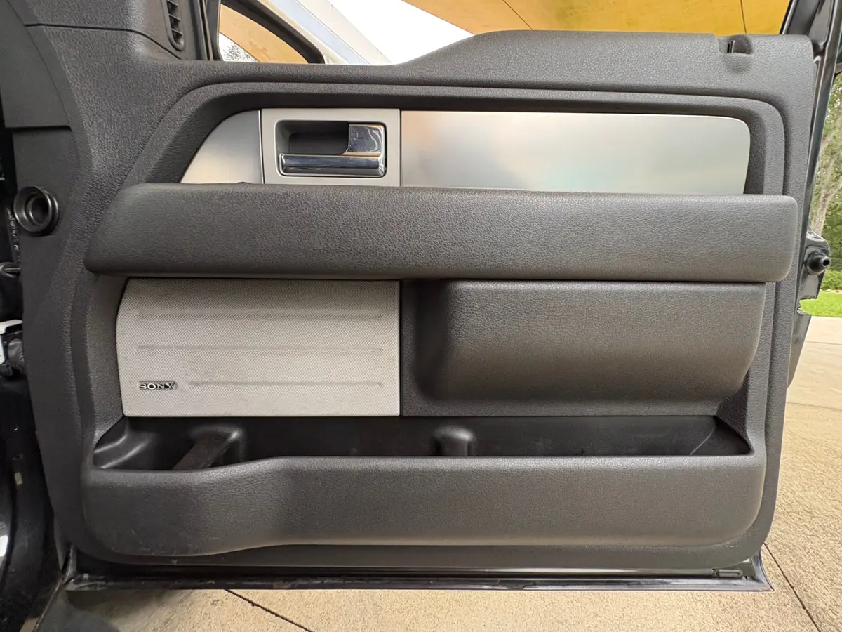 Vehicle photo 43